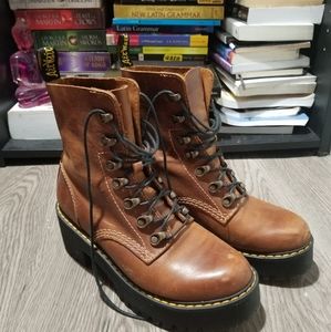 Dr. Martens Leona butterscotch/brown boots